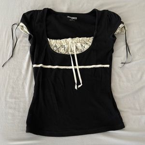 Hyperbees black and white shirt